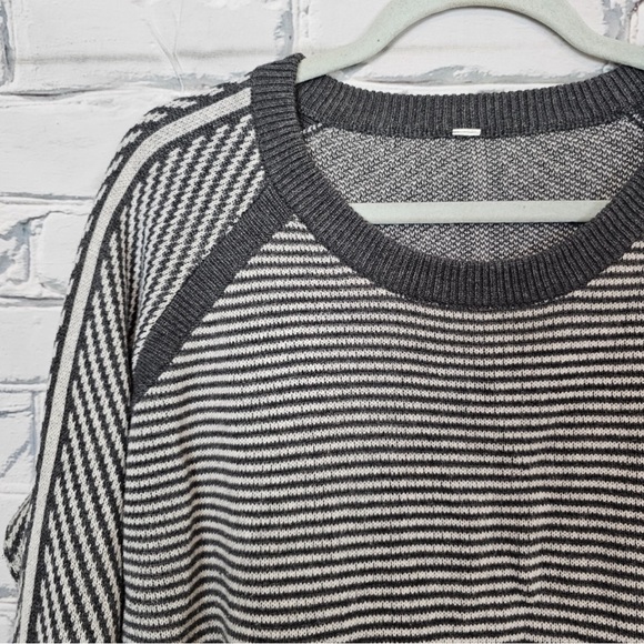 Lululemon Devi Crew in Heathered Grey - Picture 2 of 5